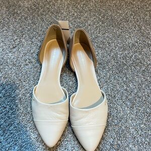 New Elegant Cream and Tan Pointed Toe leather flats, Tommy Hilfiger, size 7.5